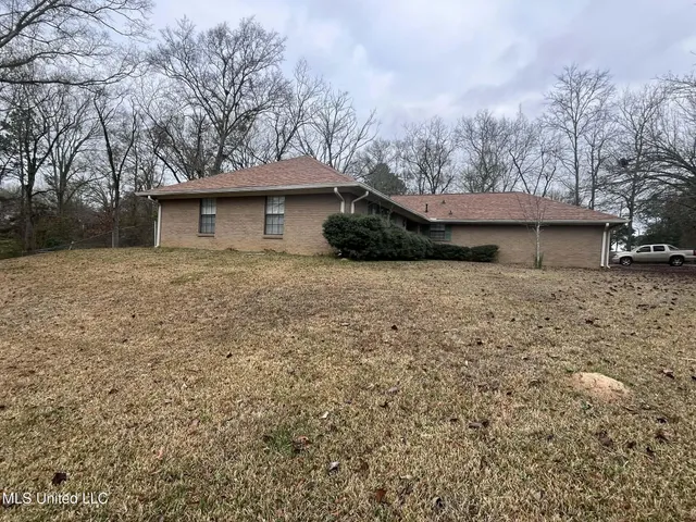 $220,000 | 811 North Maple Drive, D'Lo, MS 39044