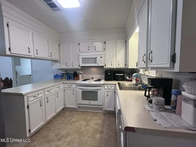 $220,000 | 811 North Maple Drive, D'Lo, MS 39044