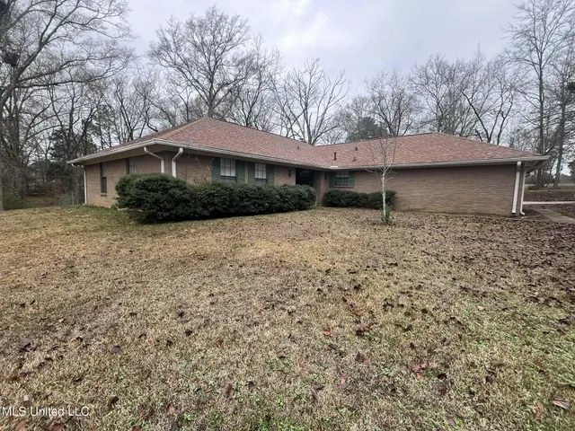 $220,000 | 811 North Maple Drive, D'Lo, MS 39044