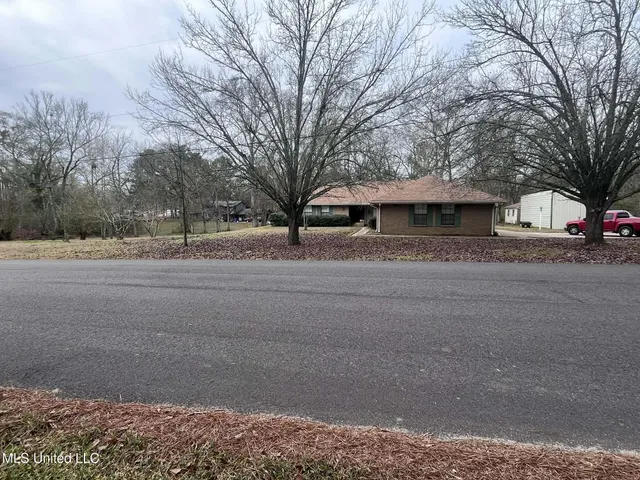 $220,000 | 811 North Maple Drive, D'Lo, MS 39044