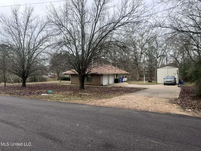 $220,000 | 811 North Maple Drive, D'Lo, MS 39044