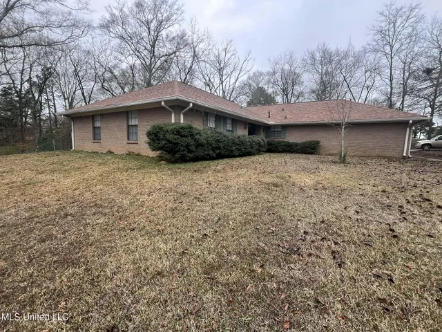 $220,000 | 811 North Maple Drive, D'Lo, MS 39044