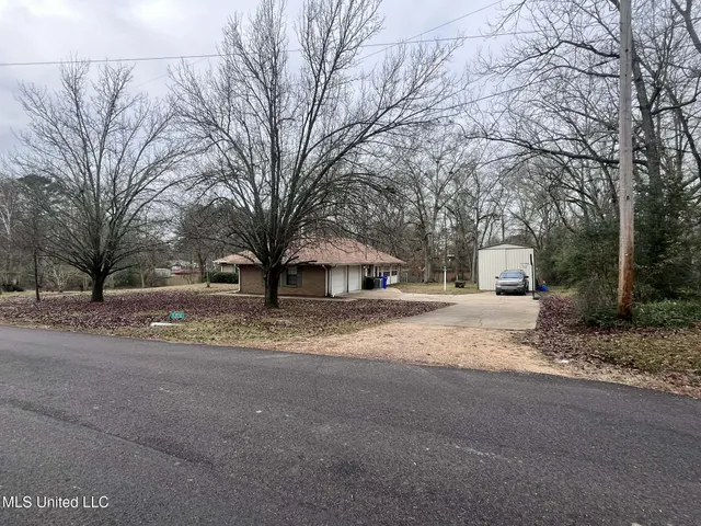 $220,000 | 811 North Maple Drive, D'Lo, MS 39044
