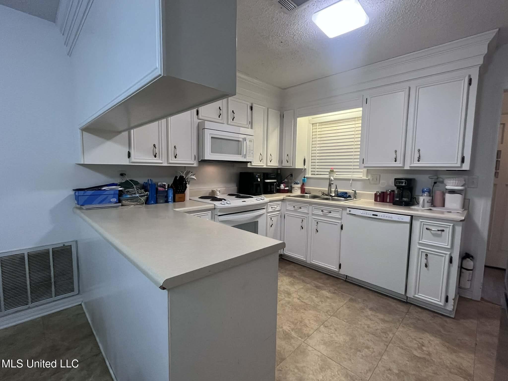 811 North Maple Drive D'Lo, MS 39044 - Photo 8 of 82 680084d7-70ae-4b4f-9af7-1c4fed179355