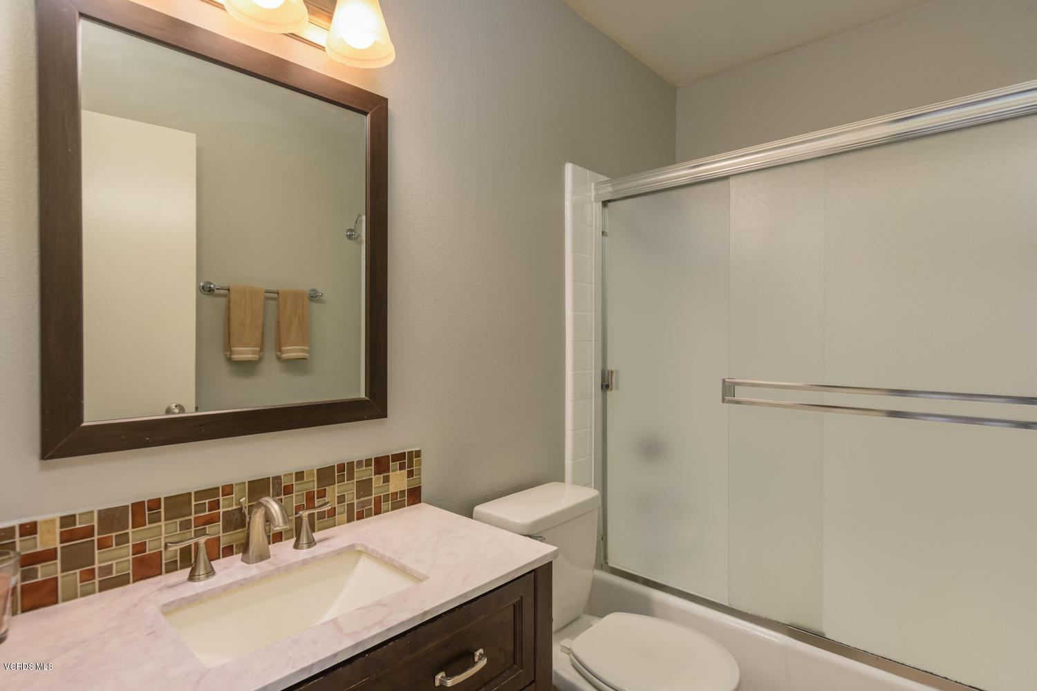 699 Arneill Road Camarillo, CA 93010 - Photo 14 of 33 Upstairs Bathroom