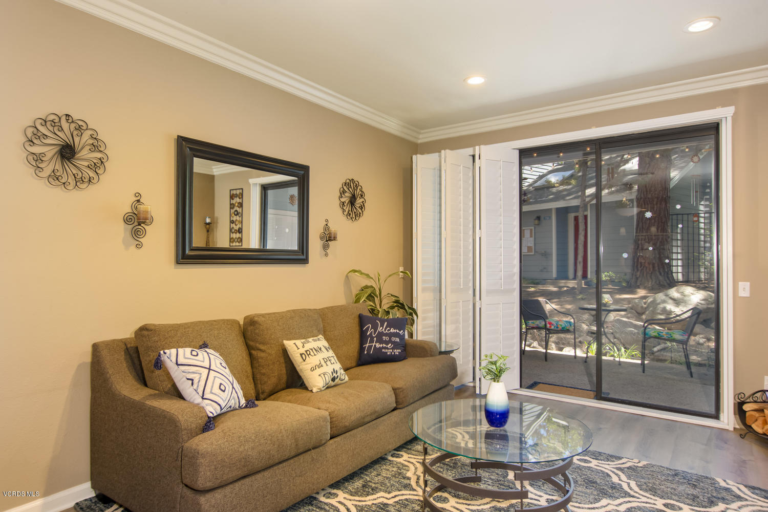 699 Arneill Road Camarillo, CA 93010 - Photo 3 of 33 Living room