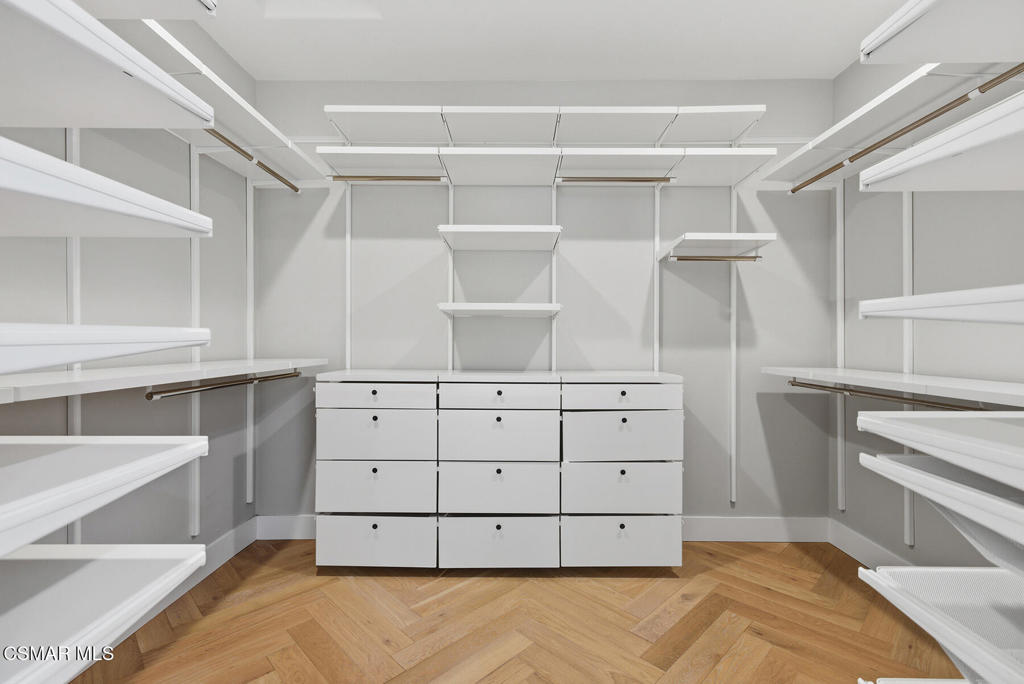 4630 Rio Bravo Court Moorpark, CA 93021 - Photo 22 of 43 a view of cabinets and window