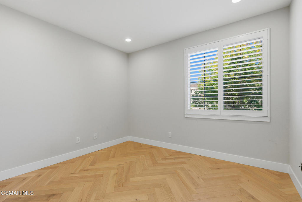 4630 Rio Bravo Court Moorpark, CA 93021 - Photo 25 of 43 a view of empty room with window