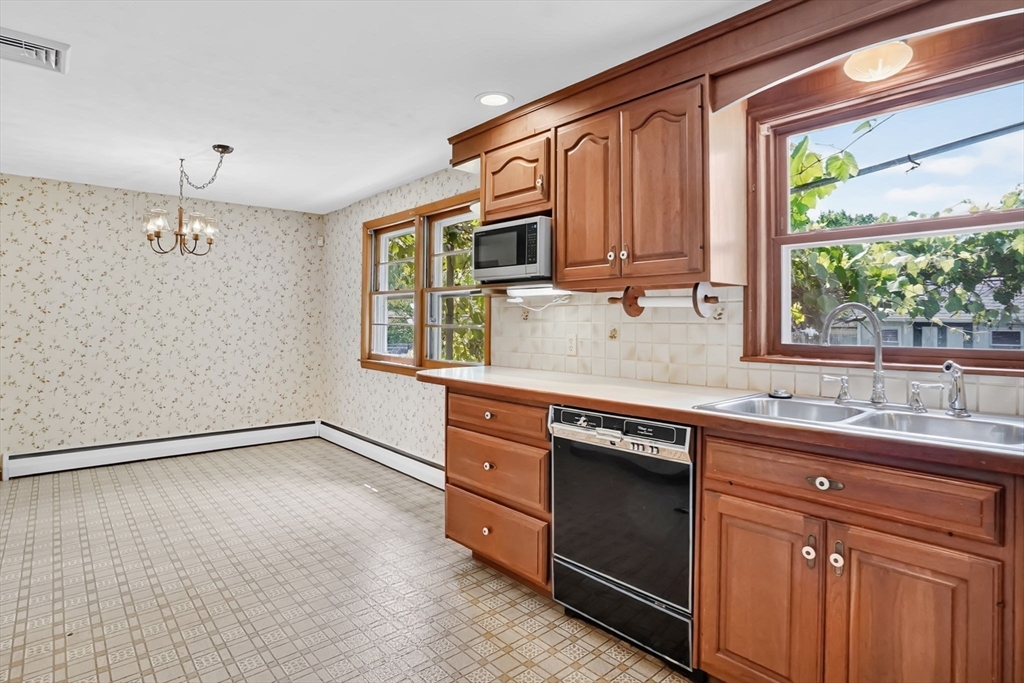95 Wrenwood Street Springfield, MA 01119 - Photo 7 of 35