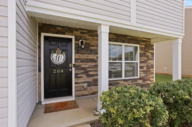 $305,000 | 204 Hillendale Way, Pelzer, SC 29669