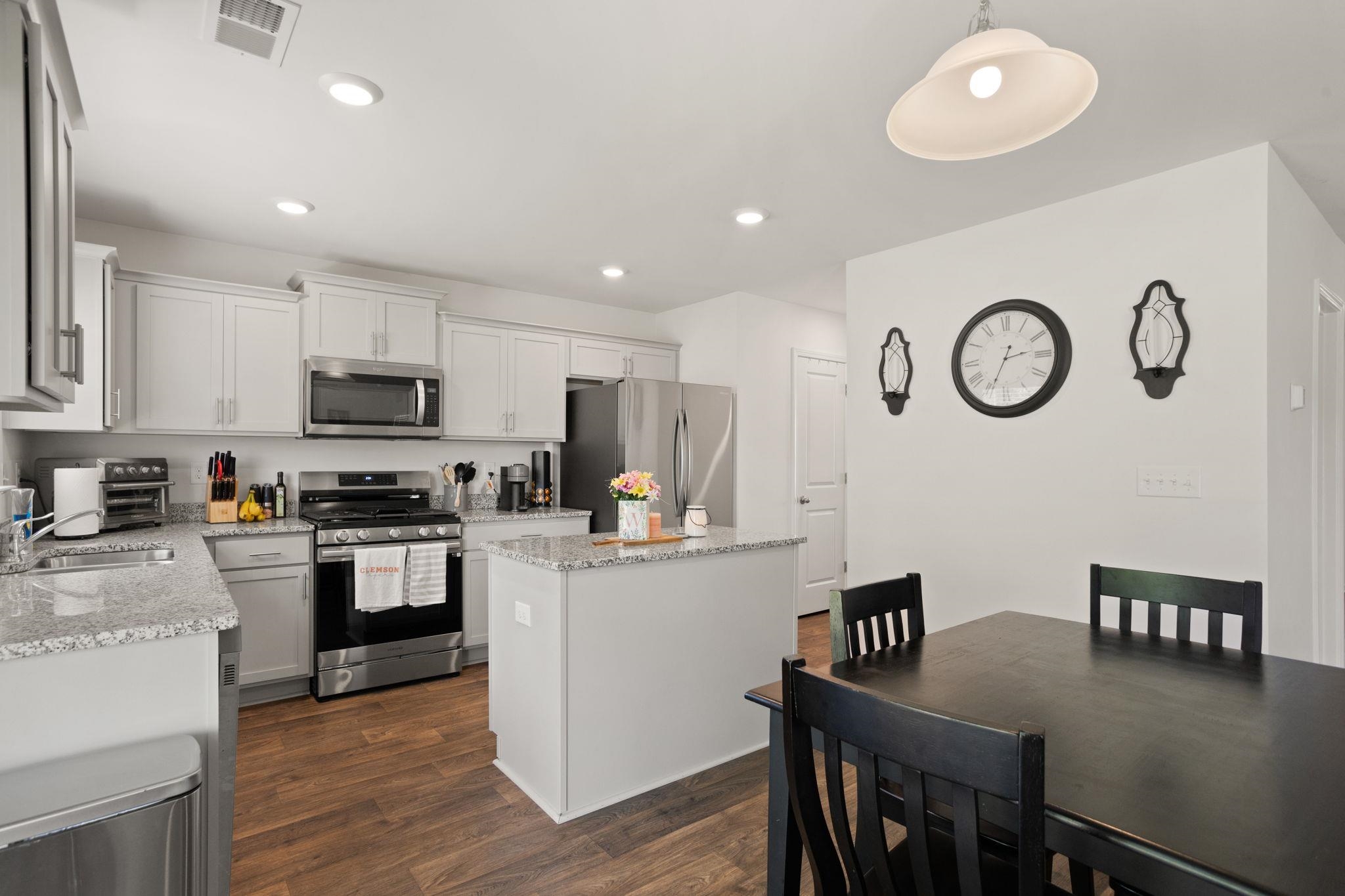 204 Hillendale Way Pelzer, SC 29669 - Photo 7 of 33