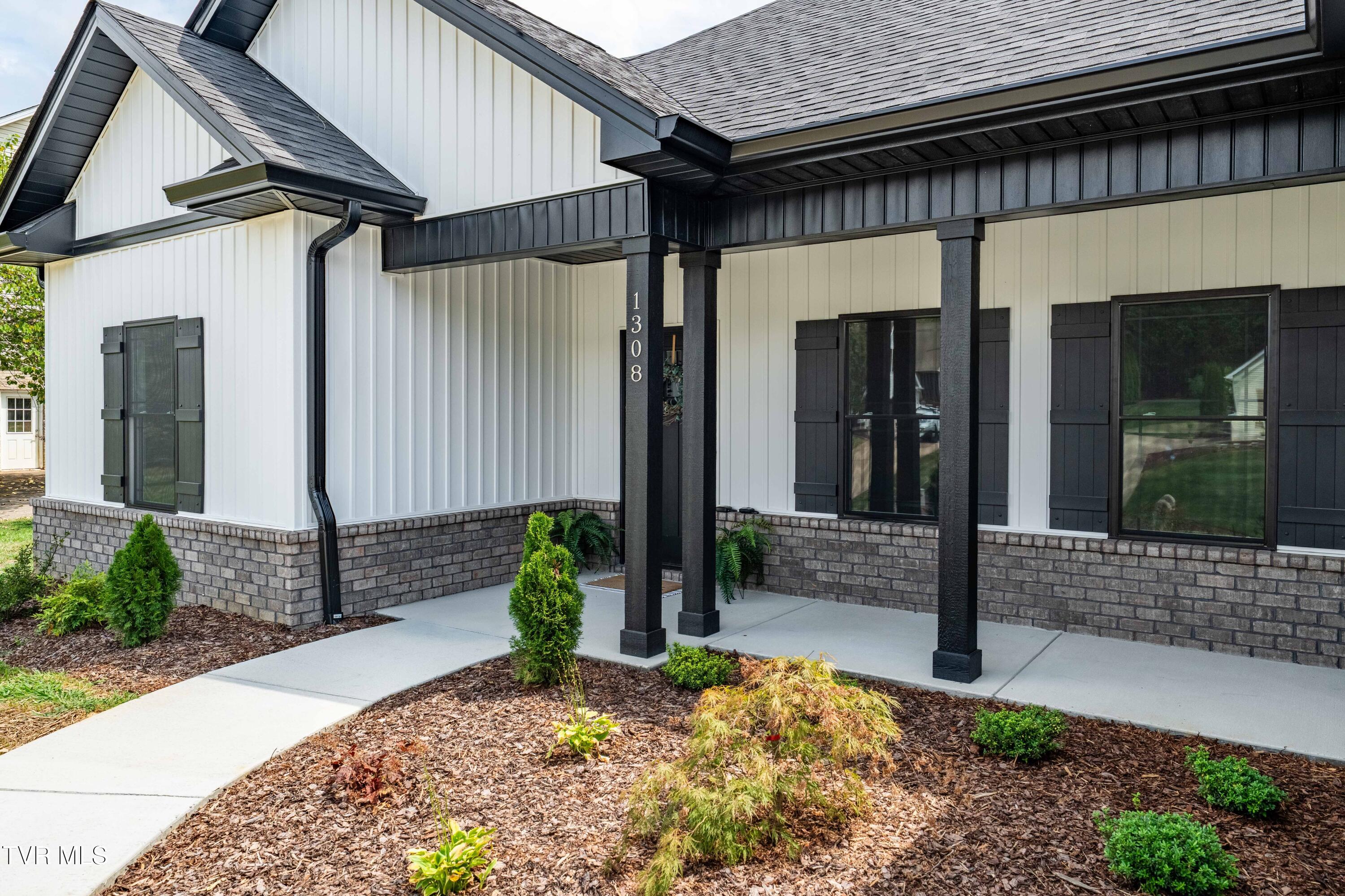 1308 Walnut Grove Road Jonesborough, TN 37659 - Photo 3 of 54 1308 Walnut Grove Rd (8 of 52)