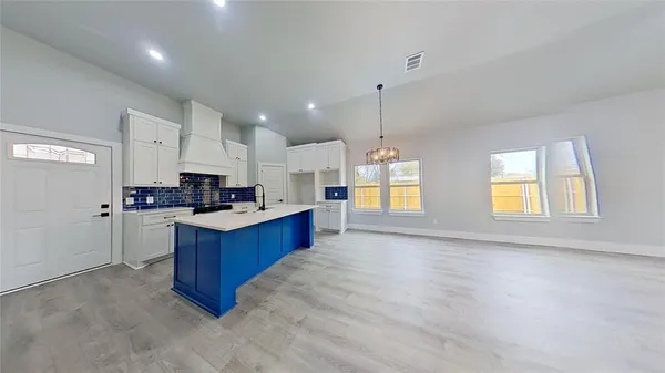 $2,100 | 1228 East Leuda Street, Fort Worth, TX 76104