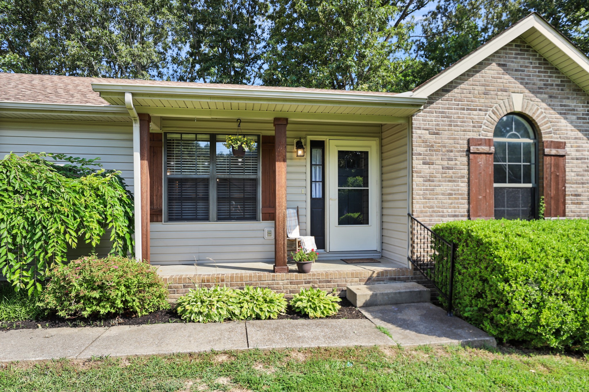 125 Oak Crest Drive Tennessee Ridge, TN 37178 - Photo 2 of 31 a front view of a house with garden