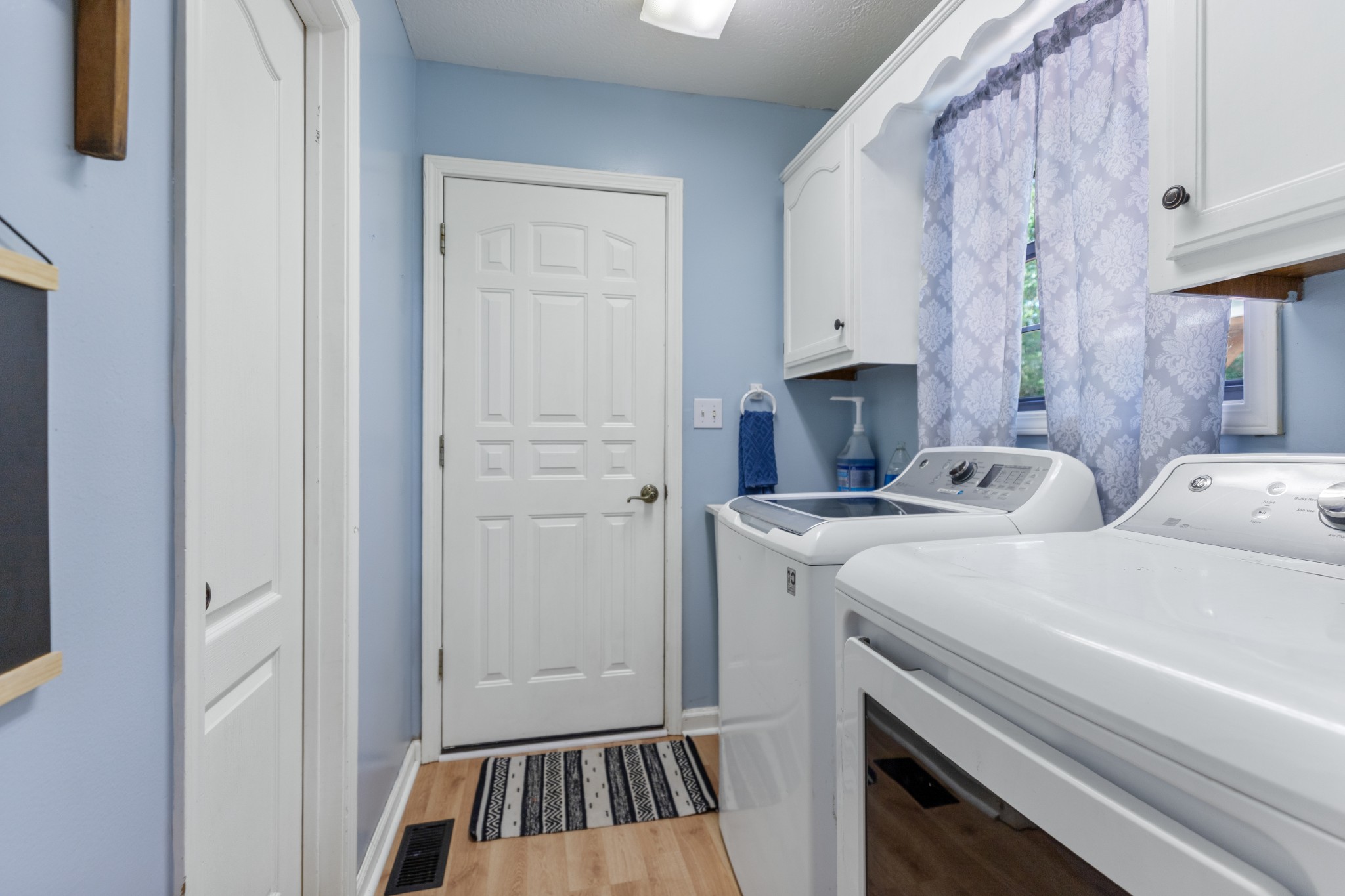 125 Oak Crest Drive Tennessee Ridge, TN 37178 - Photo 21 of 31 a utility room with dryer and washer