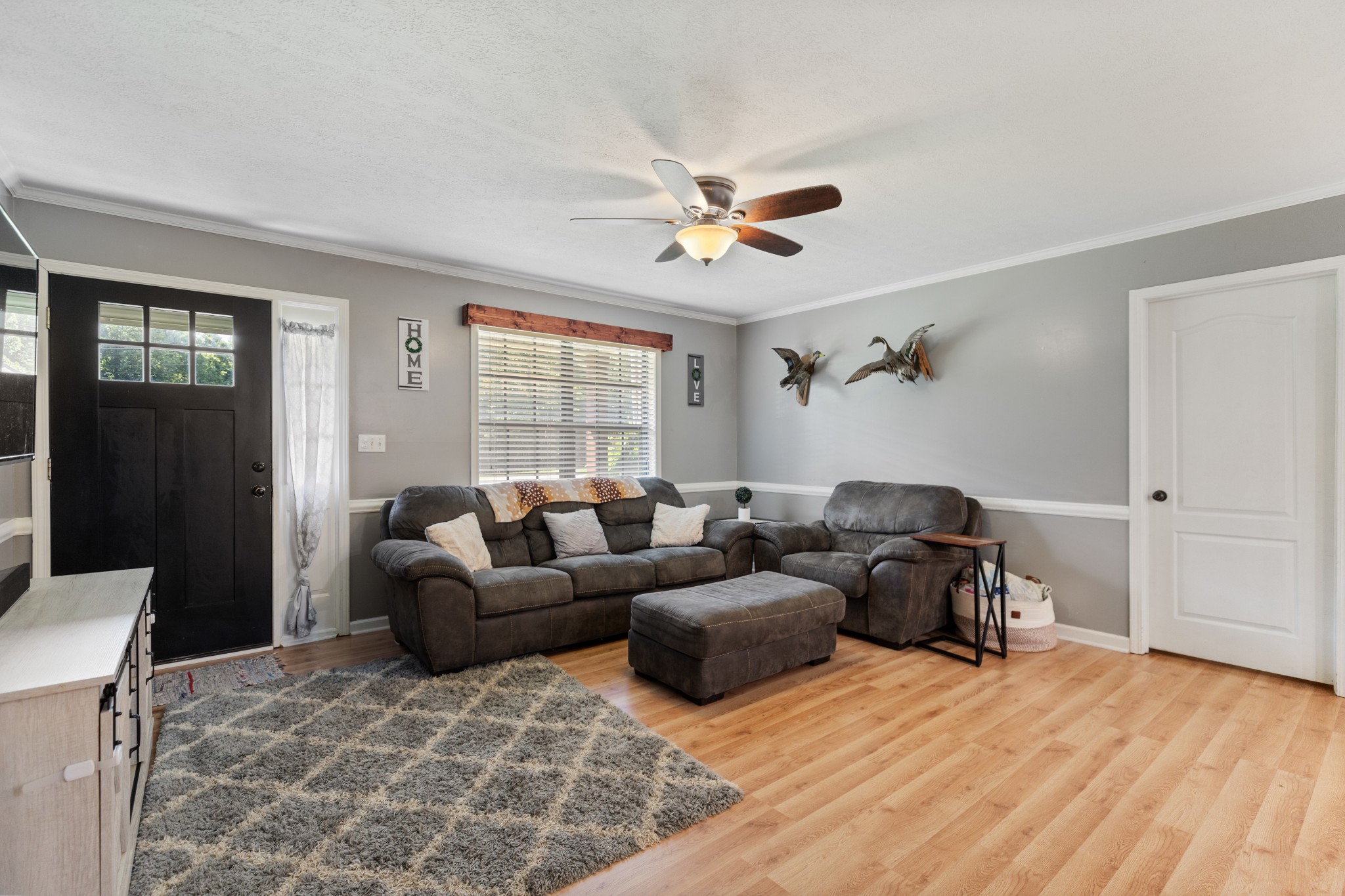 125 Oak Crest Drive Tennessee Ridge, TN 37178 - Photo 5 of 31 a living room with furniture and a window