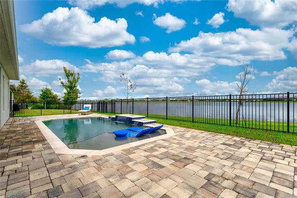 a view of entryway with a rug
