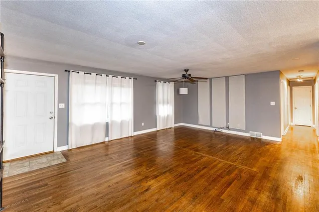 $320,000 | 12508 West 56th Street, Shawnee, KS 66216