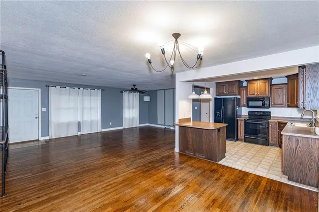 $320,000 | 12508 West 56th Street, Shawnee, KS 66216