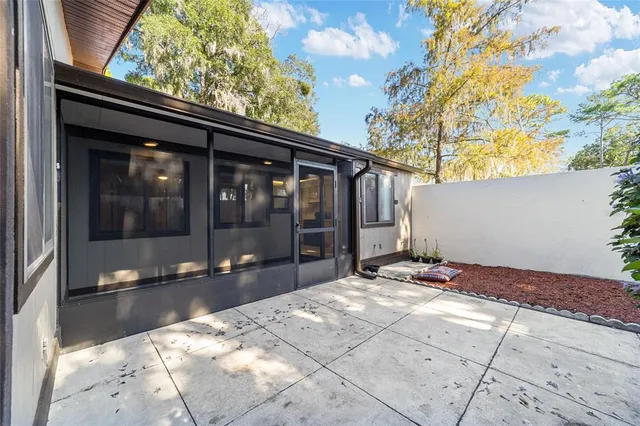 a view of house with garden