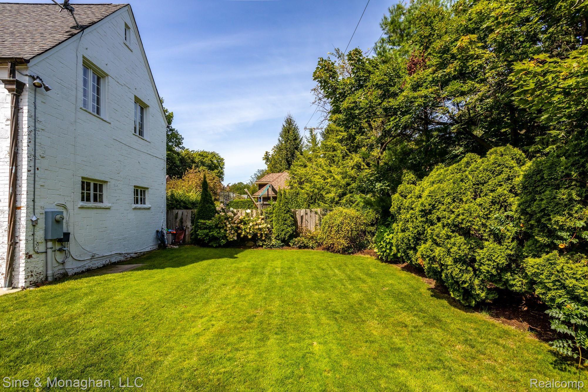 474 Washington Road Grosse Pointe, MI 48230 - Photo 59 of 73 474 Washington S007.jpg