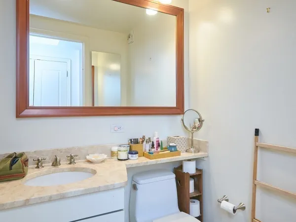 $3,100 | 1 Charles Street South, Unit 807, Boston, MA 02116