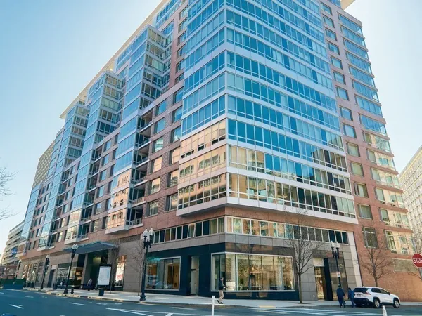 $3,100 | 1 Charles Street South, Unit 807, Boston, MA 02116