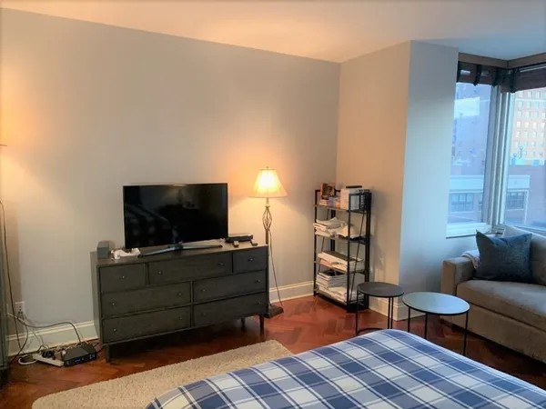$3,100 | 1 Charles Street South, Unit 807, Boston, MA 02116