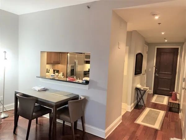 $3,100 | 1 Charles Street South, Unit 807, Boston, MA 02116