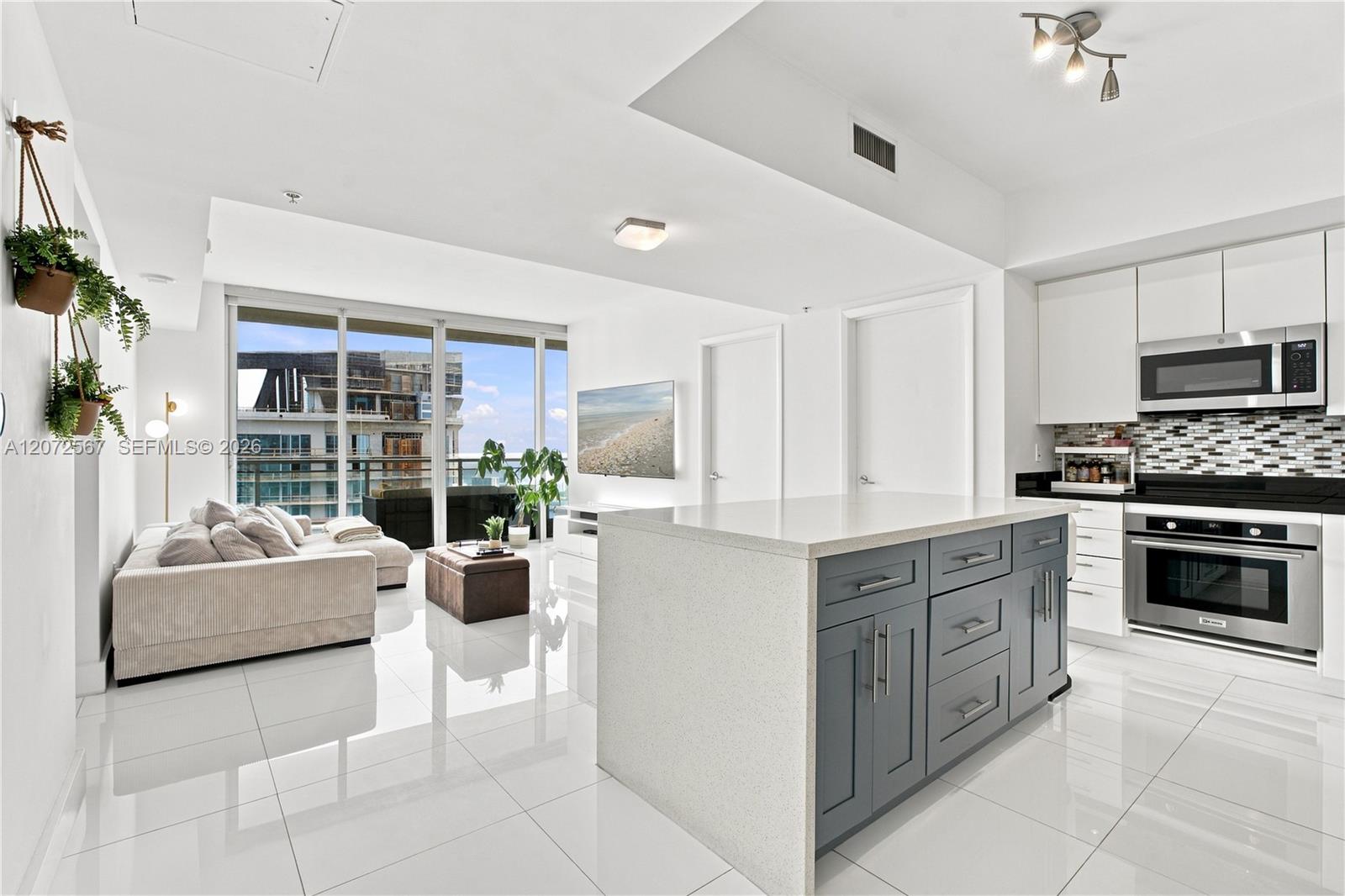 92 Southwest 3rd Street, Unit 4904 Miami, FL 33130 - Photo 4 of 15 Gallery Image 4