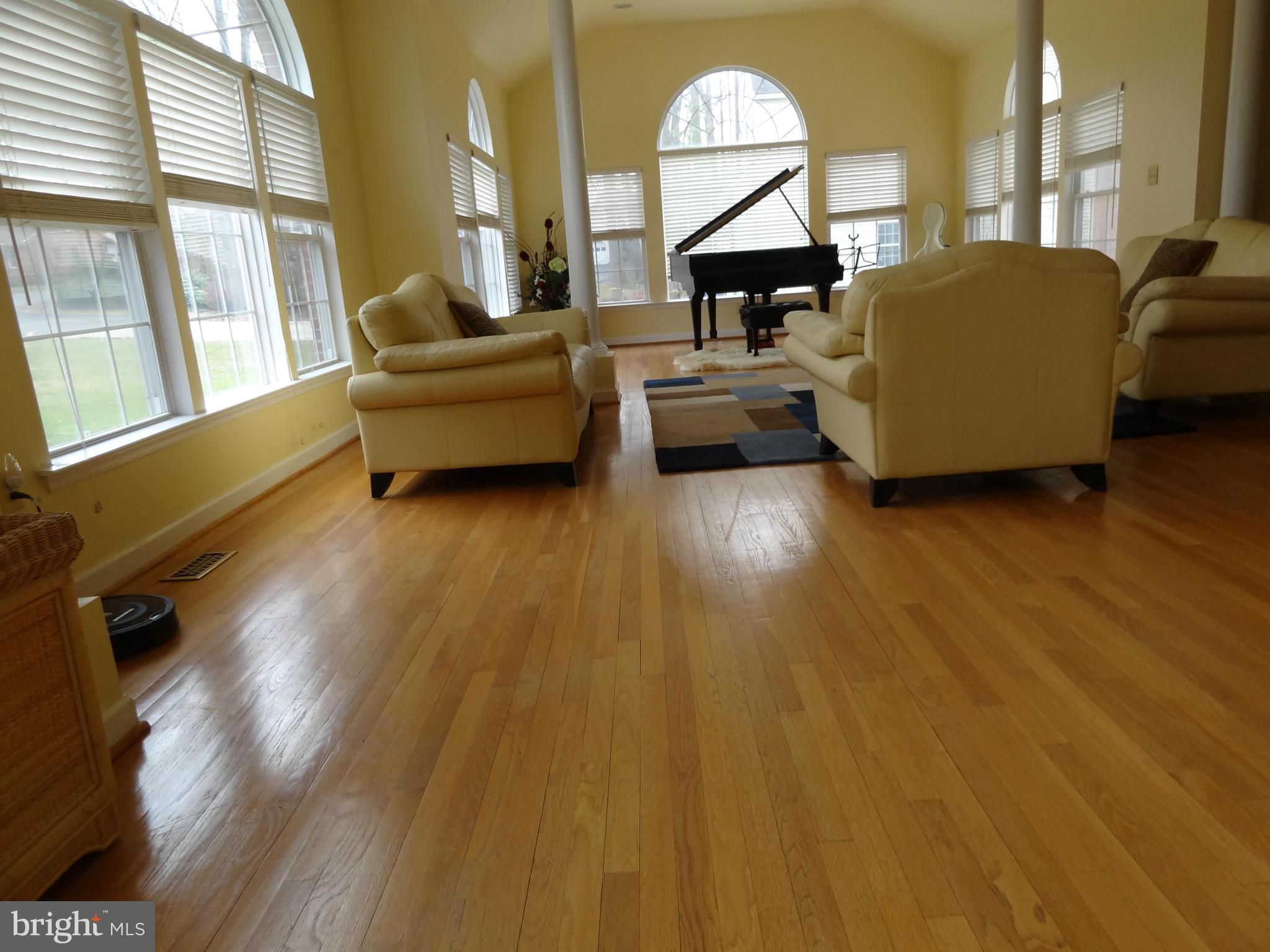15308 Sweetridge Road Silver Spring, MD 20905 - Photo 7 of 30 Living Room