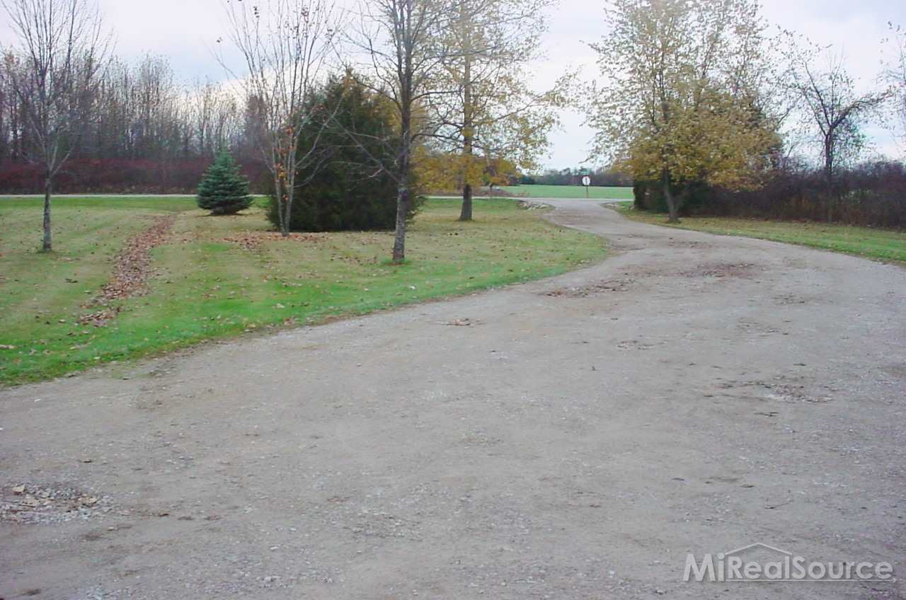 1238 East Galbraith Line Road Yale, MI 48097 - Photo 7 of 30 31172660-6.JPG