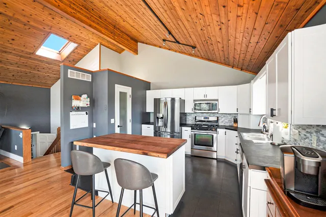 $662,400 | 4154 Sunset Drive, Fremont, MI 49412