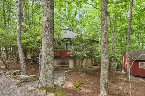 $369,000 | 825 Pine Ridge Road, Beech Mountain, NC 28604