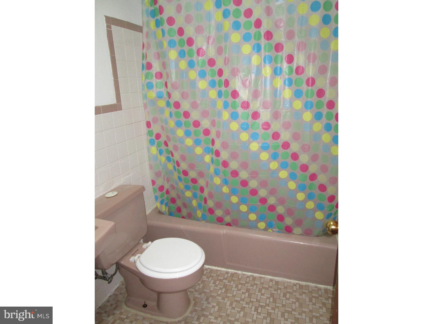 306 Ridgeway Place Philadelphia, PA 19116 - Photo 11 of 18 Bathroom