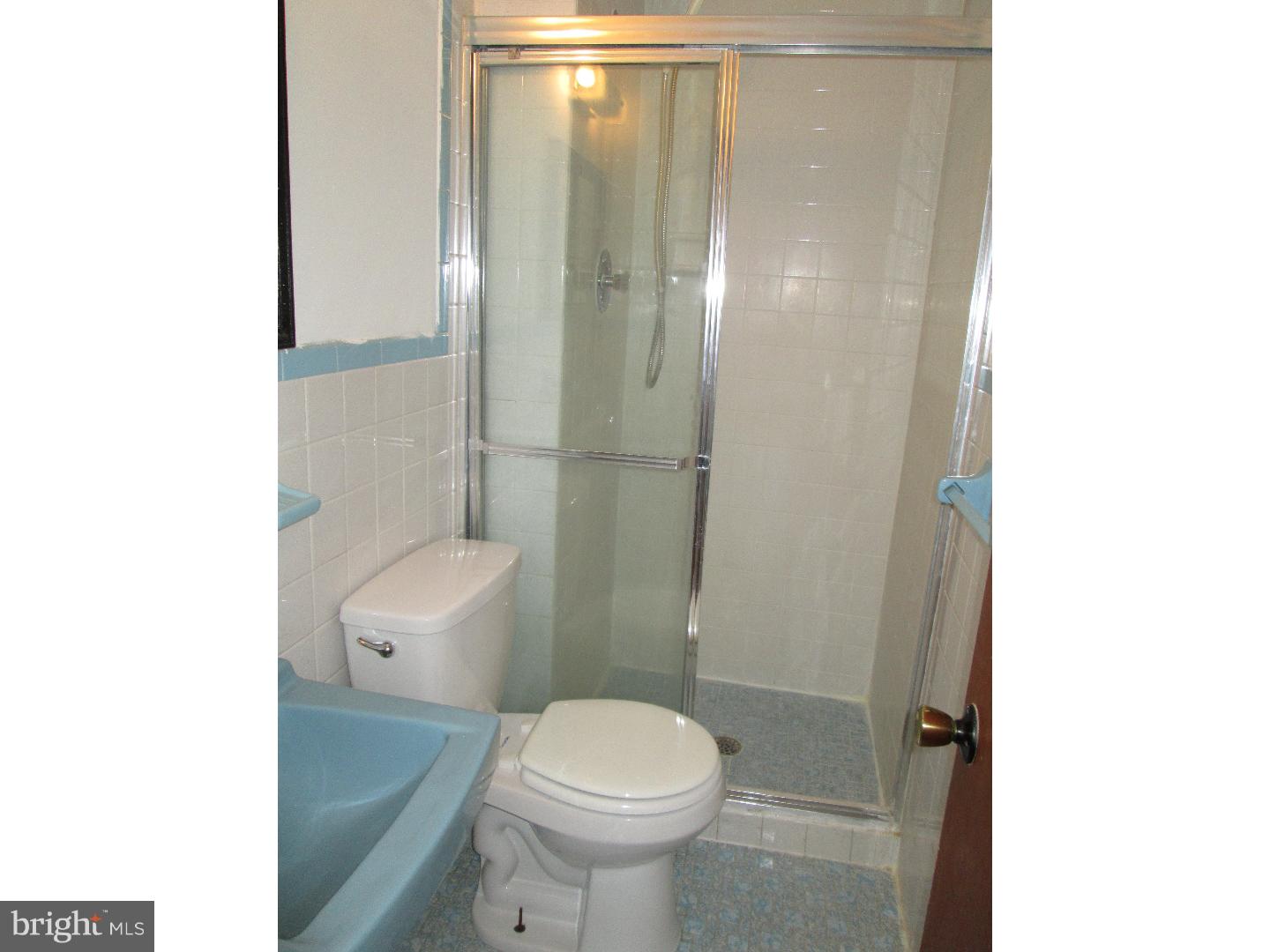 306 Ridgeway Place Philadelphia, PA 19116 - Photo 12 of 18 Bathroom