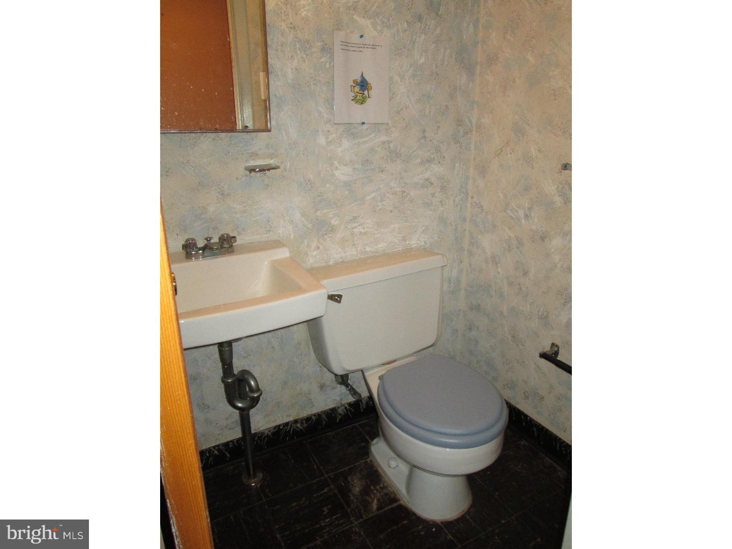 306 Ridgeway Place Philadelphia, PA 19116 - Photo 15 of 18 Half Bath