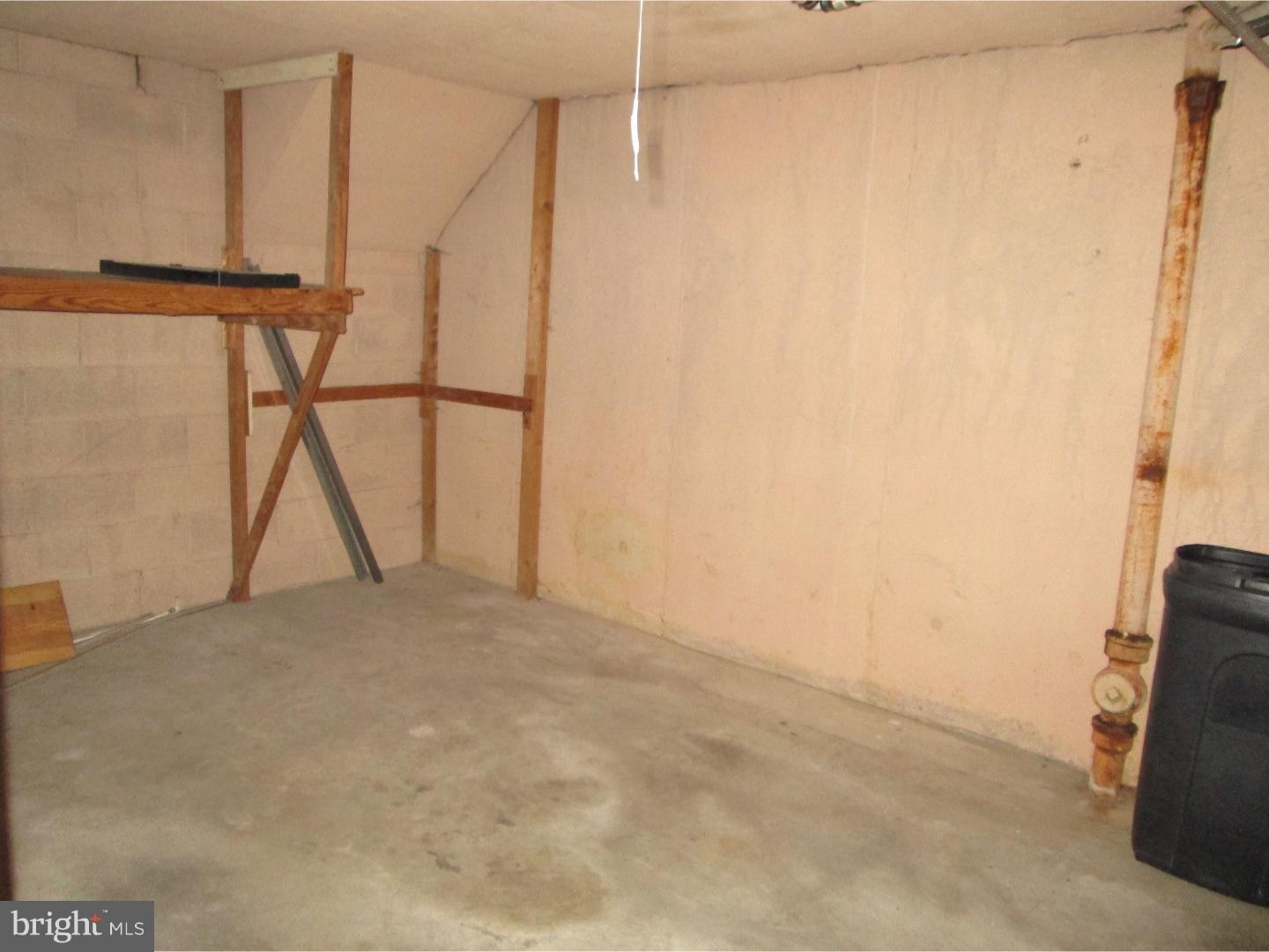 306 Ridgeway Place Philadelphia, PA 19116 - Photo 16 of 18 Garage