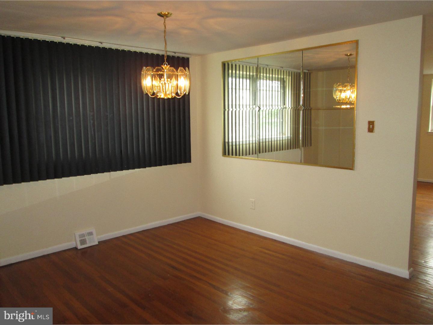 306 Ridgeway Place Philadelphia, PA 19116 - Photo 4 of 18 Dining Room