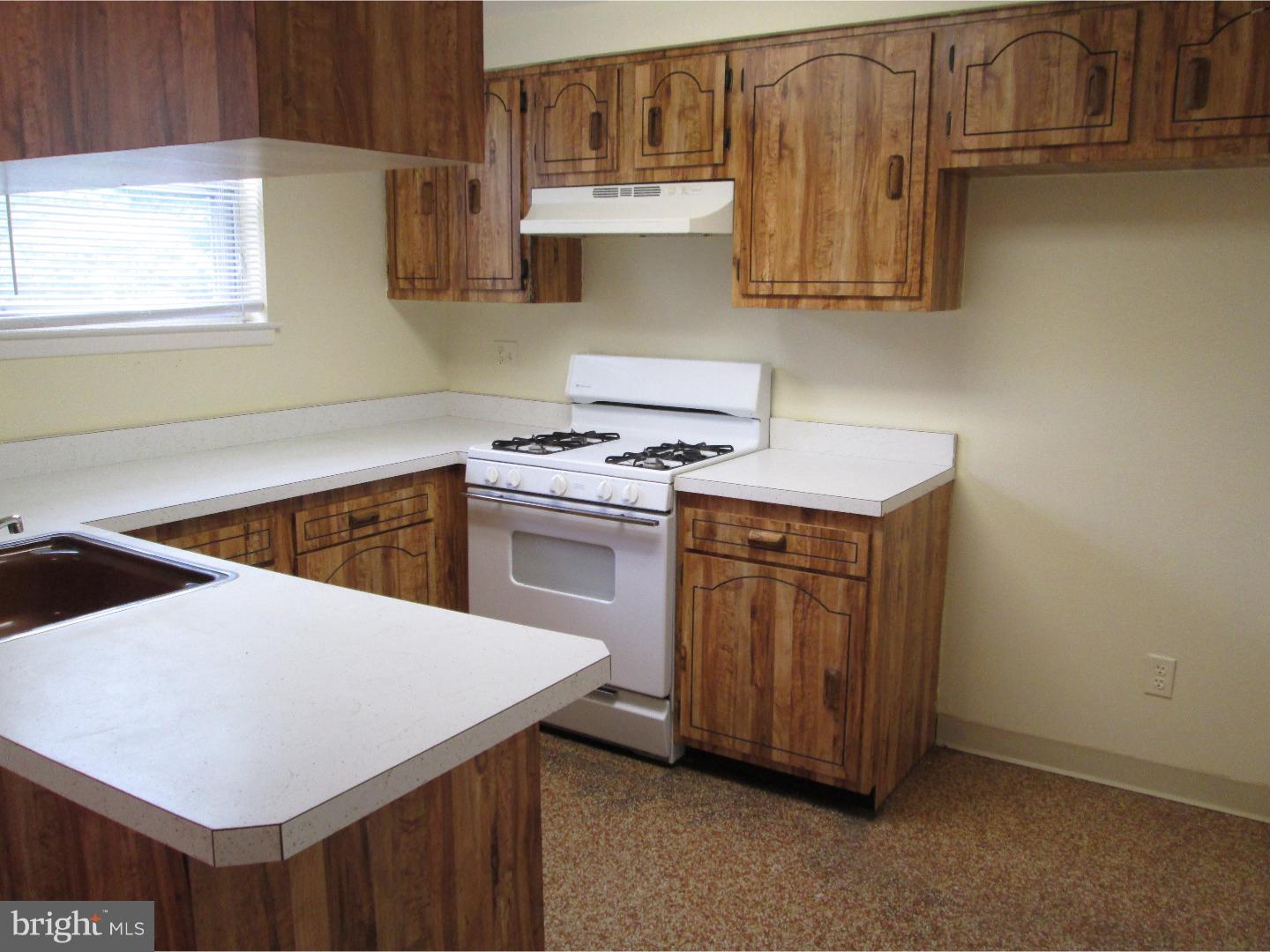 306 Ridgeway Place Philadelphia, PA 19116 - Photo 5 of 18 Kitchen