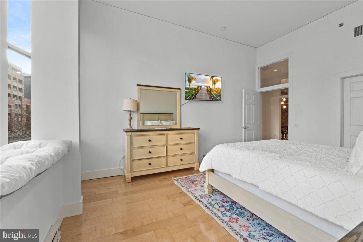 509 Bogart Place, Unit 202 Scranton, PA 18505 - Photo 15 of 43 Bright and airy bedroom retreat.