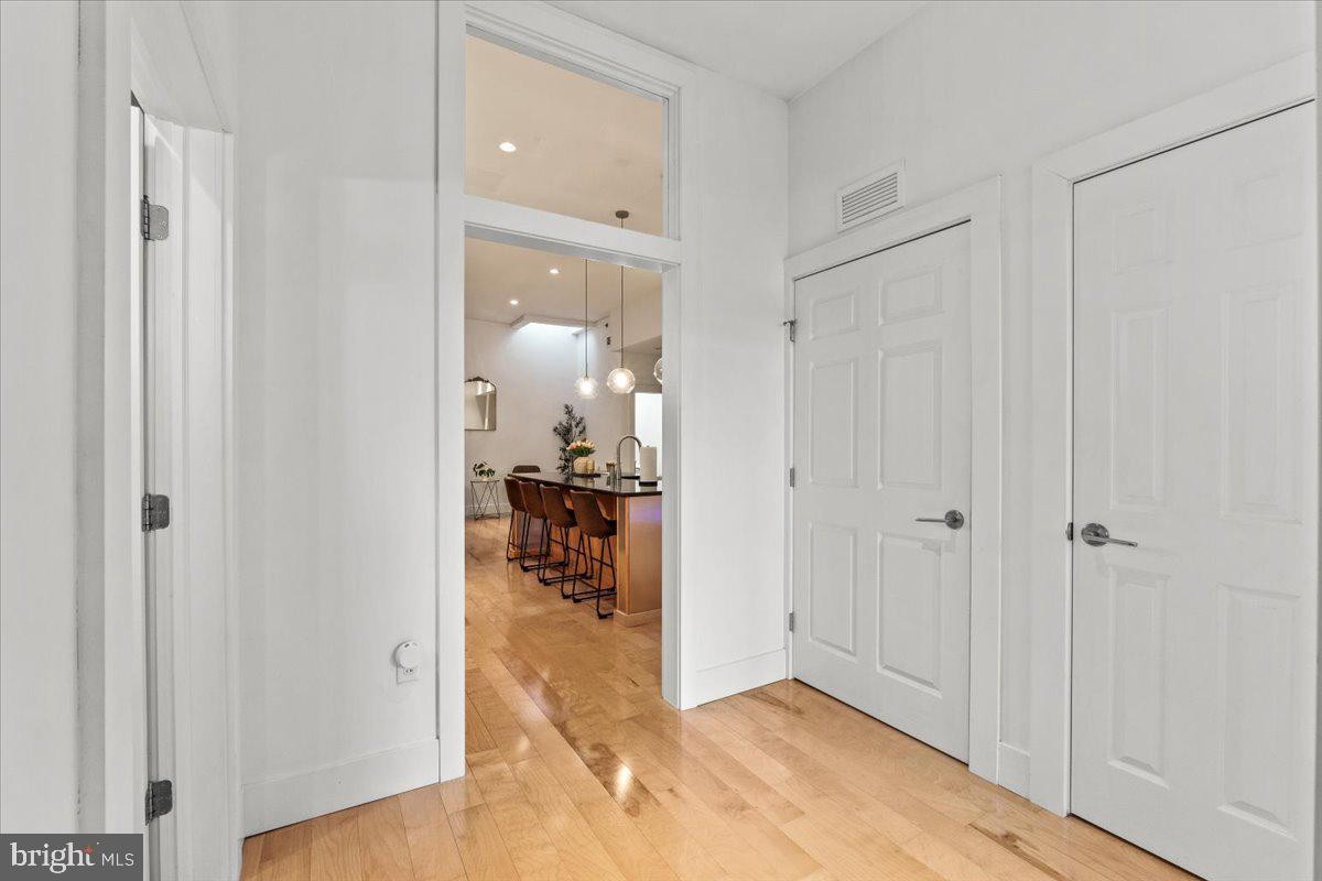 509 Bogart Place, Unit 202 Scranton, PA 18505 - Photo 9 of 43 Bright and inviting entryway space.