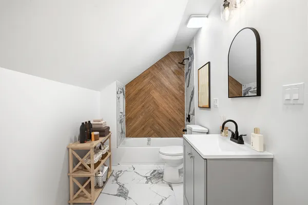$335,000 | 7955 South Colfax Avenue, Chicago, IL 60617