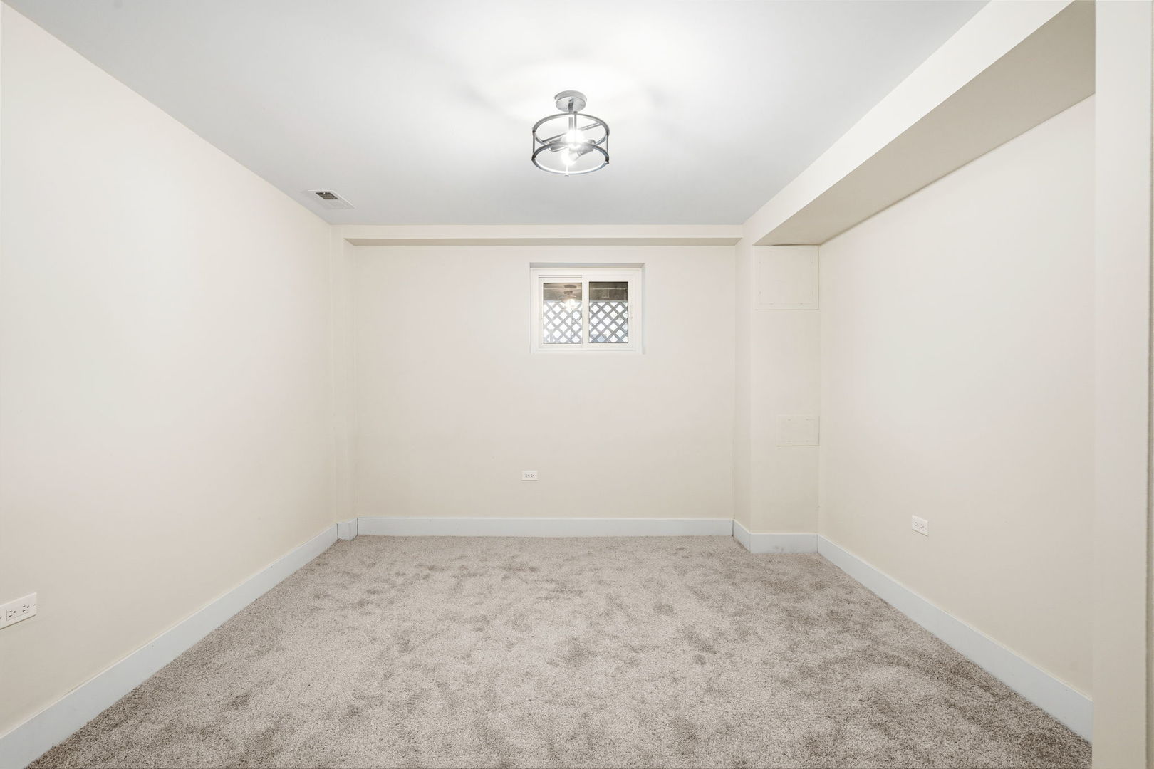 7955 South Colfax Avenue Chicago, IL 60617 - Photo 17 of 24 an empty room with a window