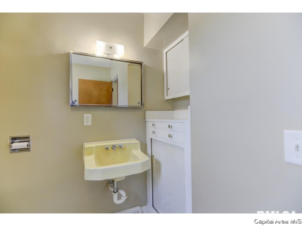 1112 North 8th Street Springfield, IL 62702 - Photo 29 of 36
