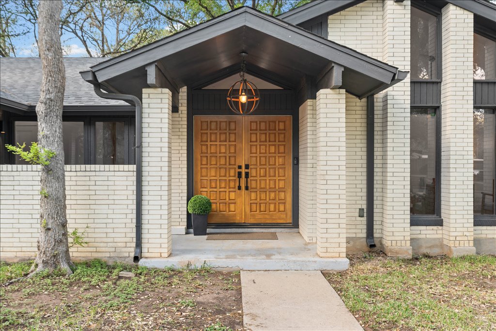 3402 Saddlestring Trail Austin, TX 78739 - Photo 6 of 33 Entrance to property with brick siding
