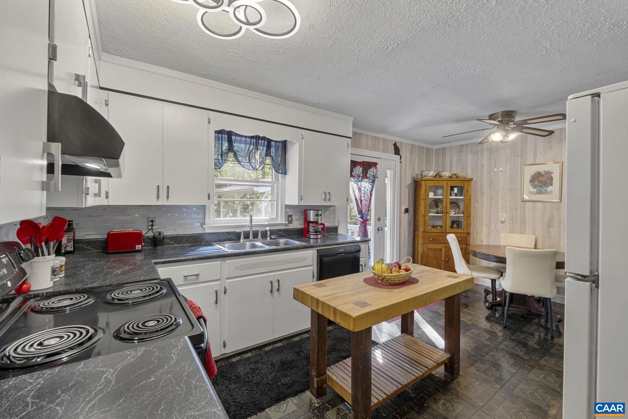 9020 West River Road Palmyra, VA 22963 - Photo 8 of 41 a kitchen with a table and chairs in it