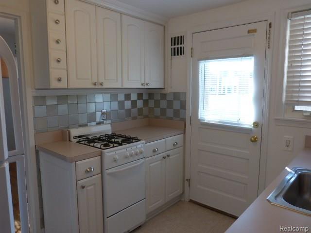 1858 Graefield Road Birmingham, MI 48009 - Photo 8 of 16