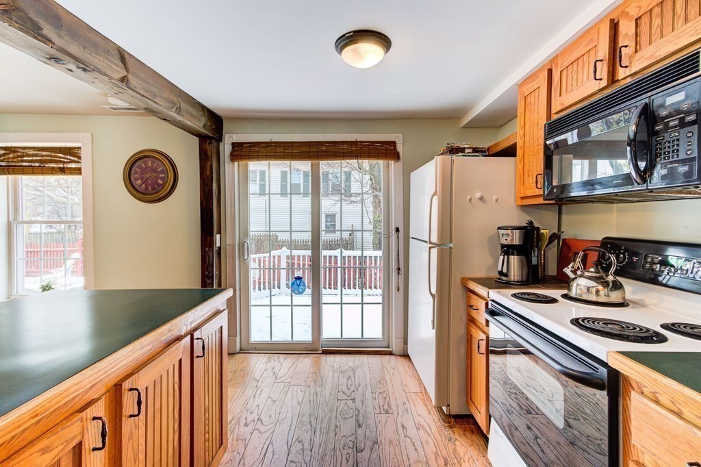 408 Northeast Main Street Douglas, MA 01516 - Photo 7 of 39