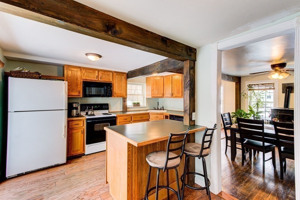 408 Northeast Main Street Douglas, MA 01516 - Photo 10 of 39